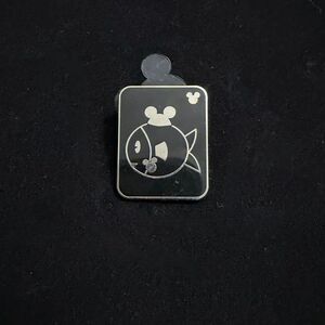Disney Hidden Mickey Fish Pin 3 of 5 Pets with Mouse Ears